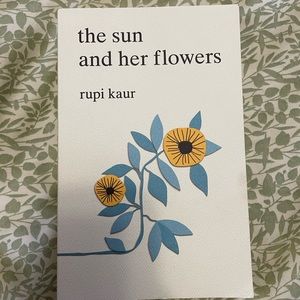 🌱3/$15🌱 The sun and her flowers - Rupi Kaur book